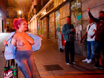 Do you know about sex? Do you have a minute? Do you know how to eat pussy? Messing it up in Madrid. The porn polls of Rebeca Addams